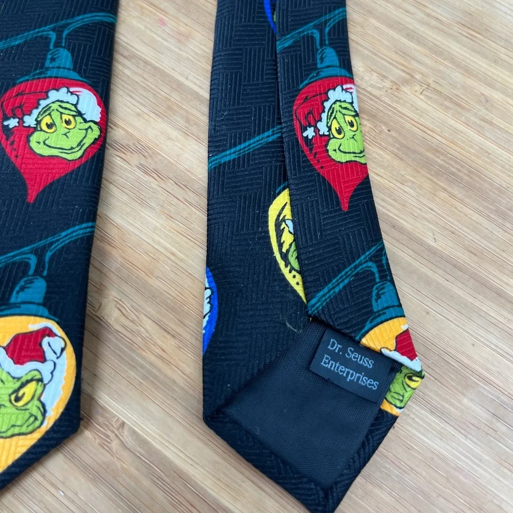 Vintage 90s Dr. Seuss The Grinch Christmas Theme Tie Necktie Holiday 58”‎ 3.5”